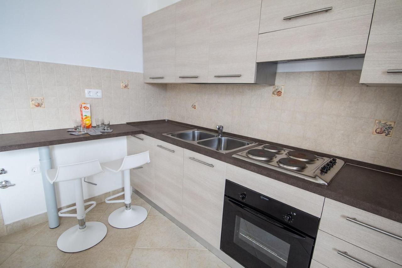 Apartments Umag Center, Seafront With Terrace In Умаг Екстериор снимка