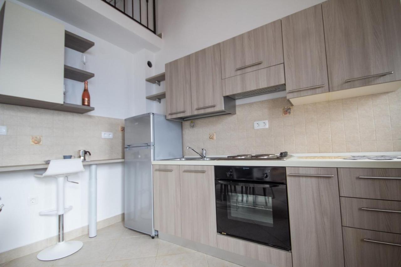 Apartments Umag Center, Seafront With Terrace In Умаг Екстериор снимка