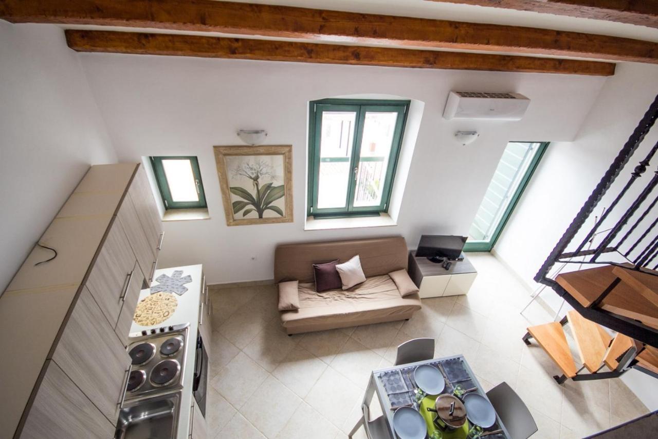Apartments Umag Center, Seafront With Terrace In Умаг Екстериор снимка