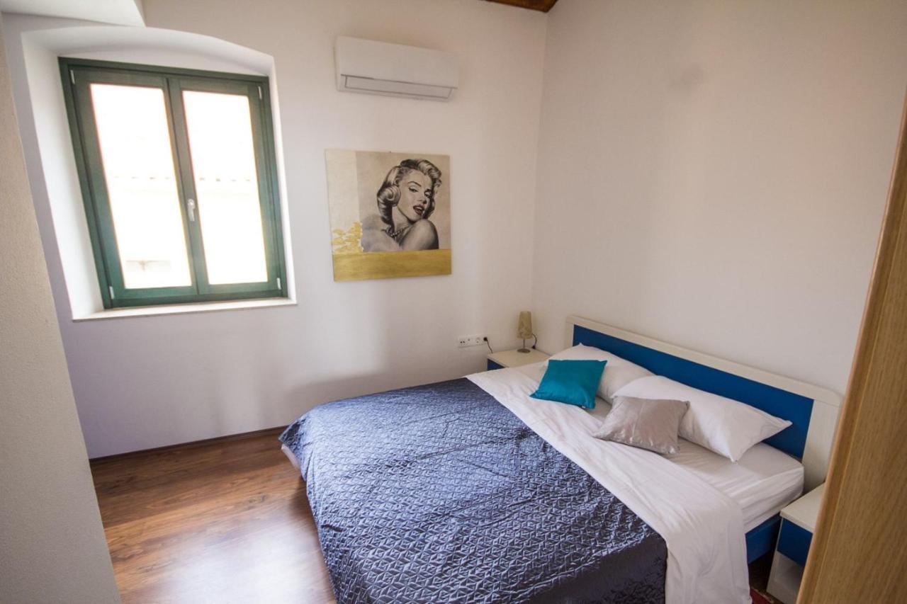 Apartments Umag Center, Seafront With Terrace In Умаг Екстериор снимка